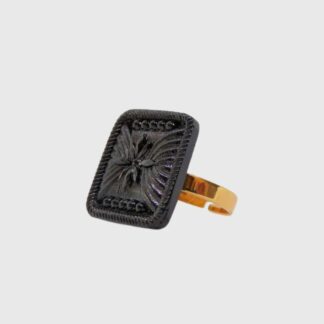 Bague noire carrée en verre