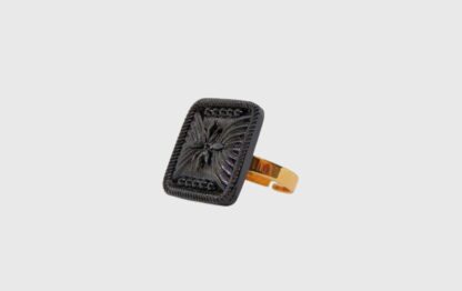 Bague noire carrée en verre
