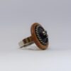 Bague où sont réunis le bois, la nacre et l'acier.