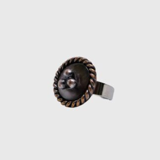 Bague trois billes d'acier sur fond de nacre