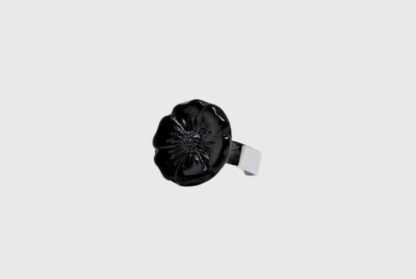 bague en verre noire