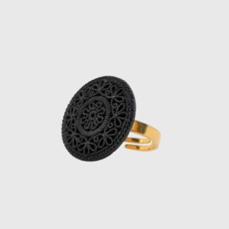 bague noire en verre