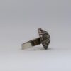 Bague motif floral. Imitation métal gris