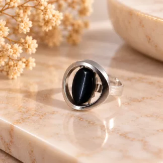 Bague ovale bleu nuit Éclipse avec ancien bouton ajouré au contour argenté