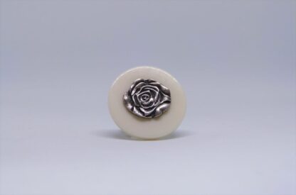 Bague résine blanche et rose métal gris