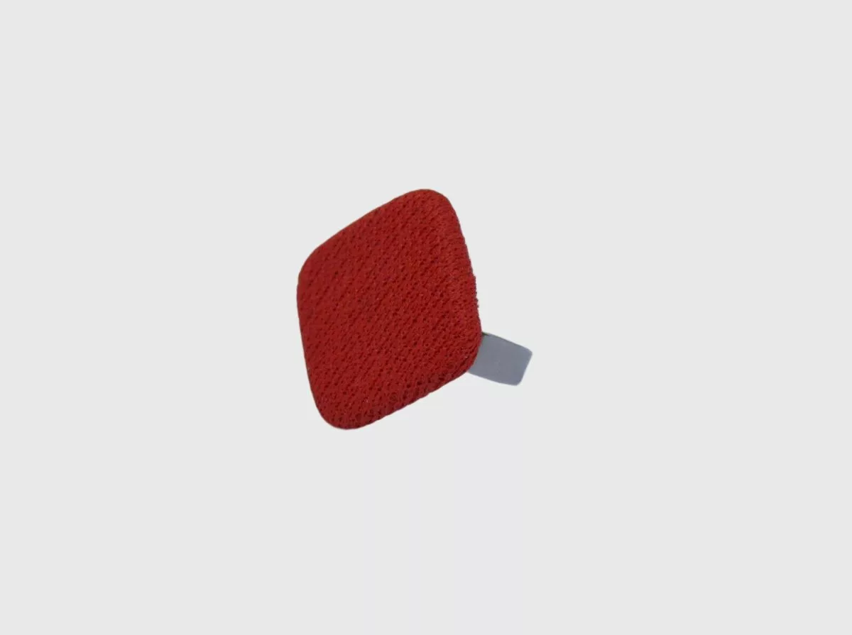 Bague rouge en tissu et en forme de losange