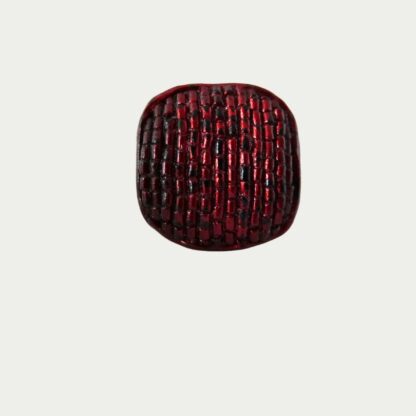 Bague rouge profond. Imitation perles de verre.