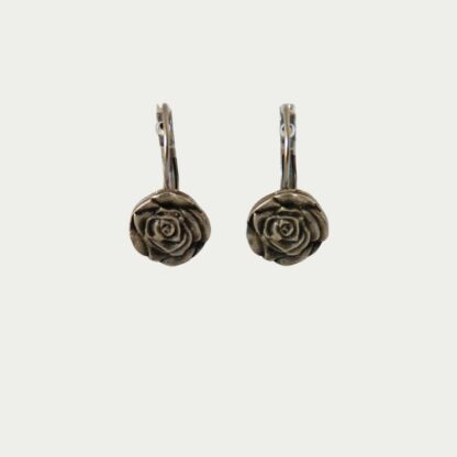 boucles d'oreilles argentées en forme de rose