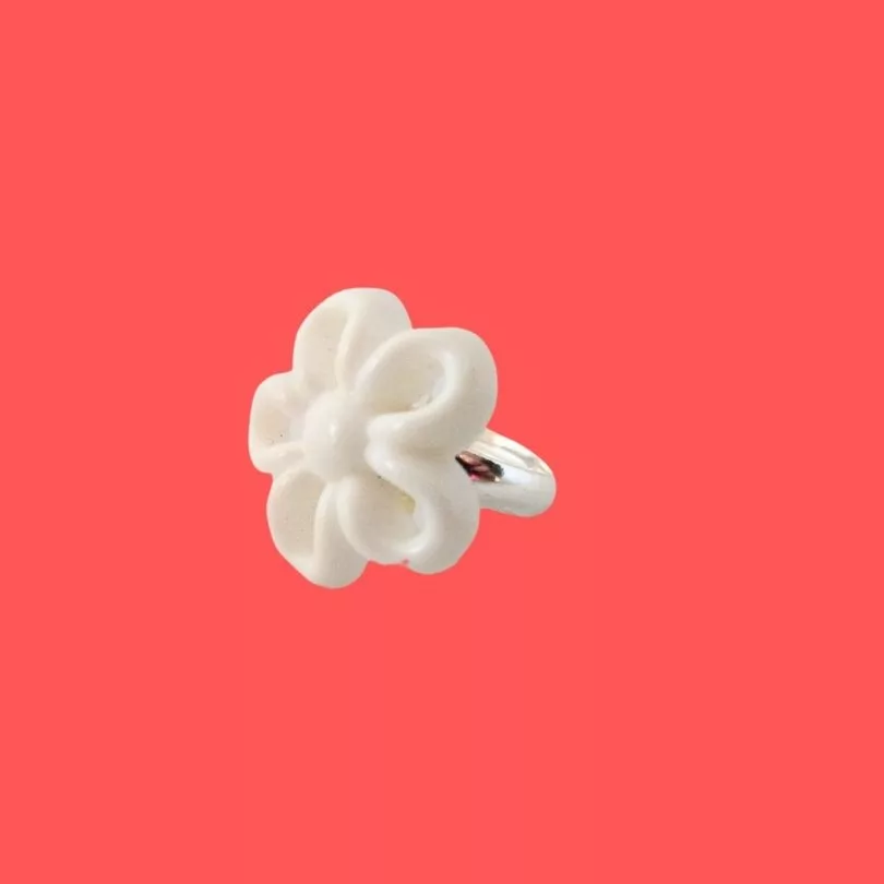 bague enfant fleur blanche