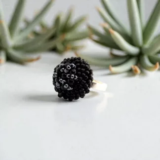 bague perles noires