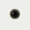 Bague dôme de résine noire, couronne de strass.