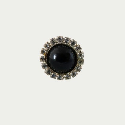 Bague dôme de résine noire, couronne de strass.