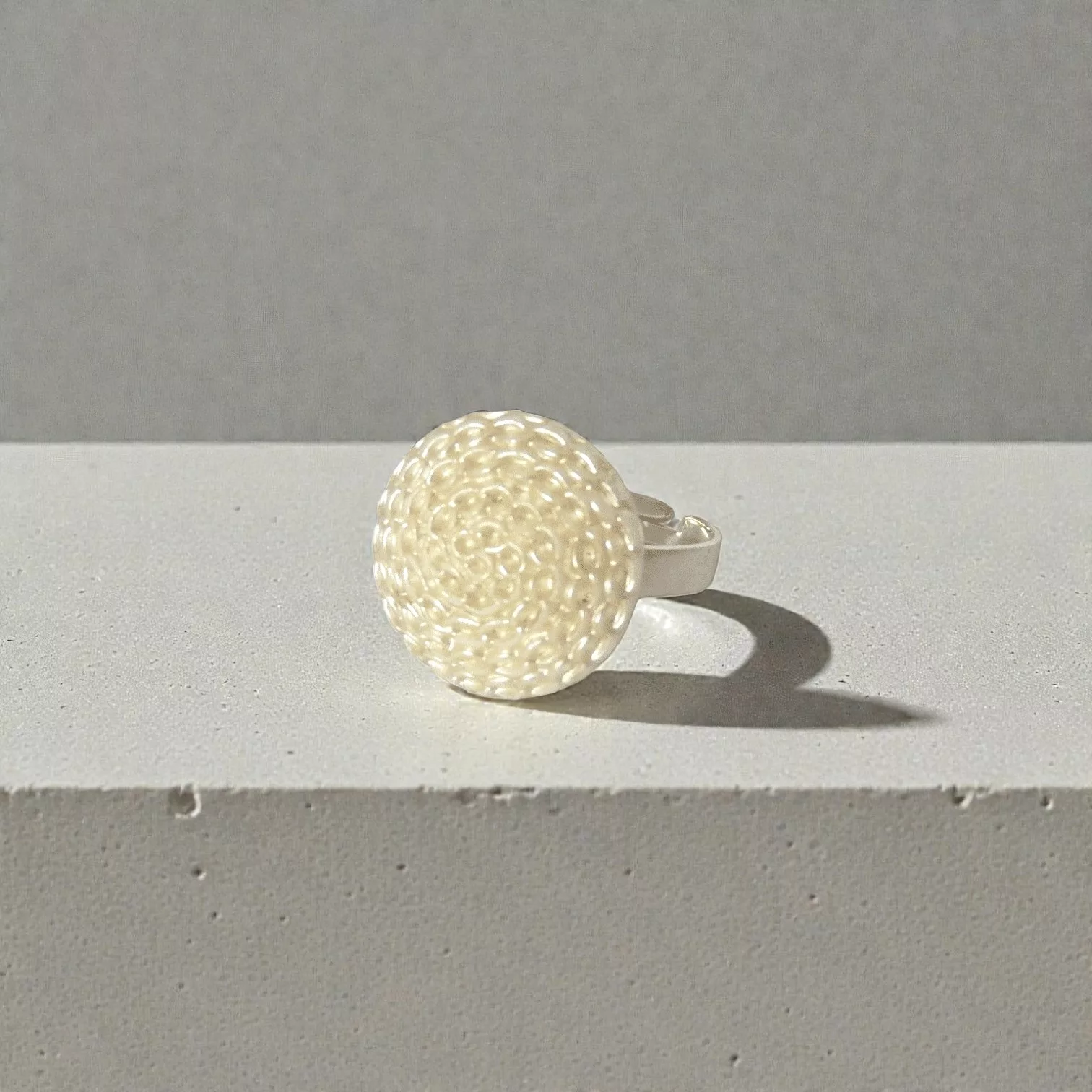 bague blanche en verre