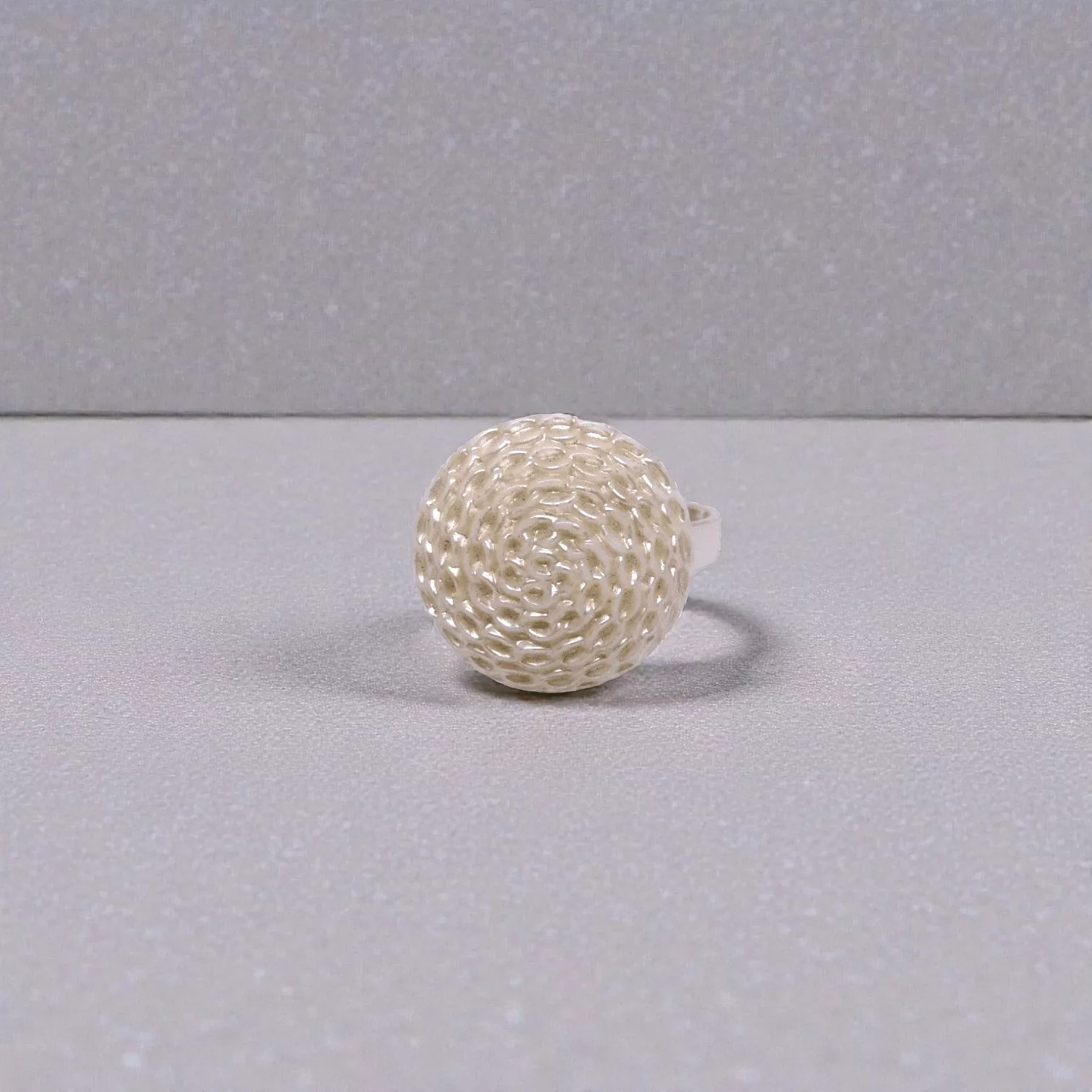 bague blanche en verre