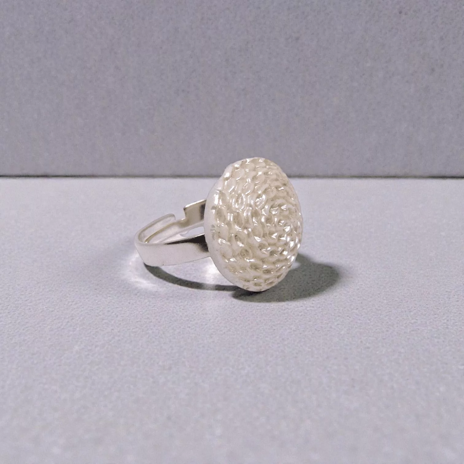 bague blanche en verre