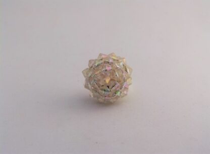 Bague en forme de dôme. Perles de verre transparent