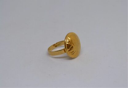 Bague métal doré martelé.