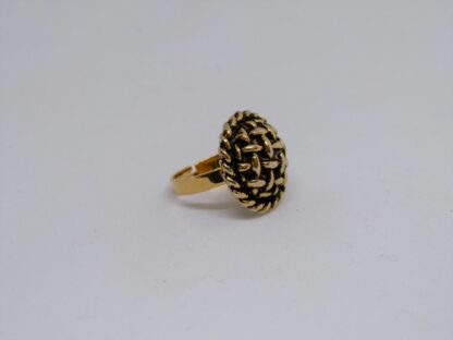 Bague métal doré. Motif tressage.