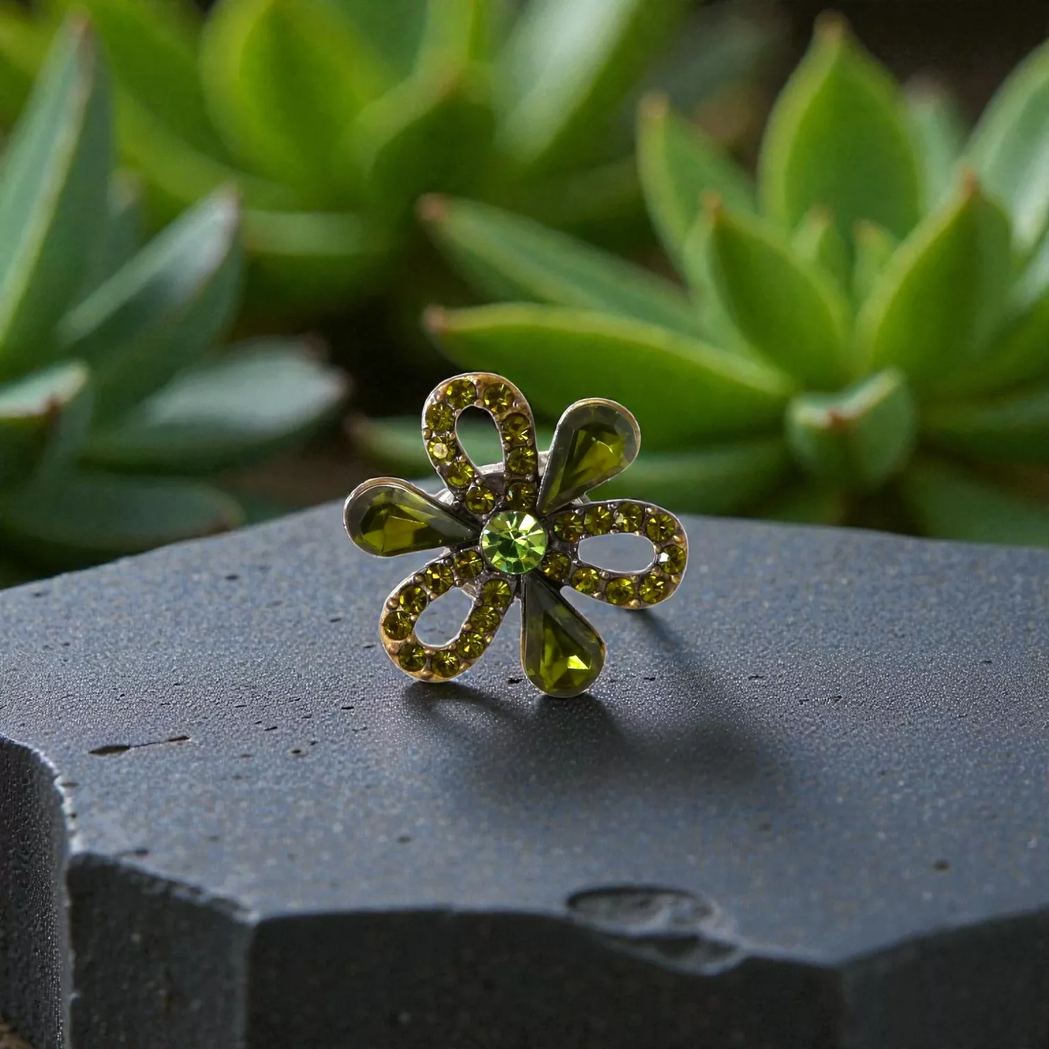 bague fleur strass verts