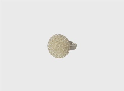 bague blanche en verre