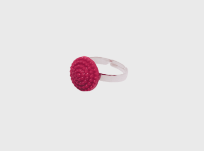 bague en verre rouge