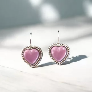 boucles d'oreilles violettes en forme de coeur