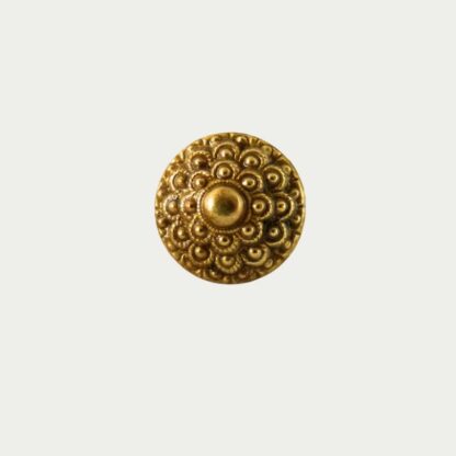Bague en métal doré ouvragé.