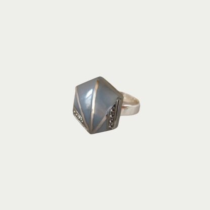 bague grise hexagonale