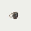 bague grise hexagonale