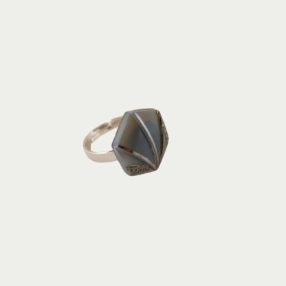 bague grise hexagonale