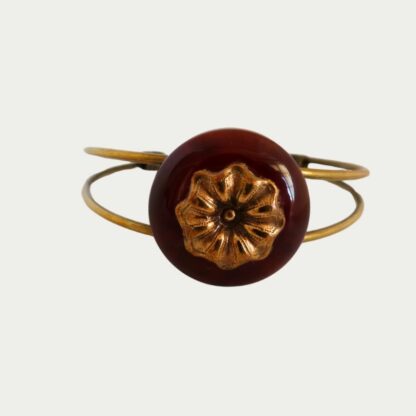 Bracelet résine ambrée et fleur dorée