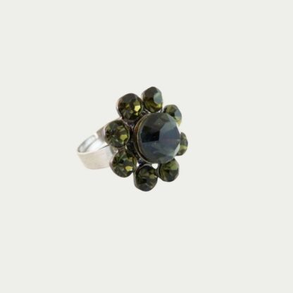 Bague strass verts . Motif floral.