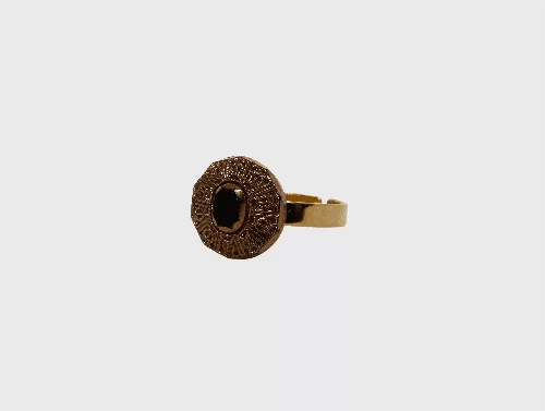 bague dorée et noire