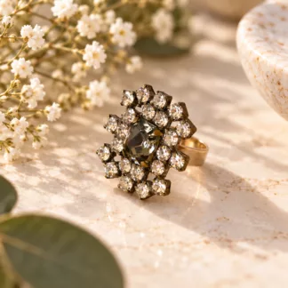 Bague vintage à strass Eugénie avec centre facetté aux reflets fumés