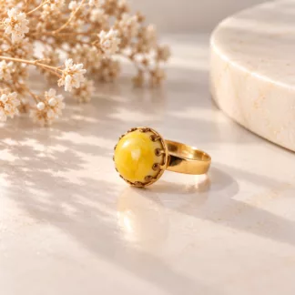 Bague Citron avec ancien bouton jaune marbré bombé et sertissage doré