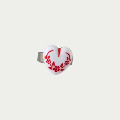 Bague coeur verre blanc. Motif floral rouge