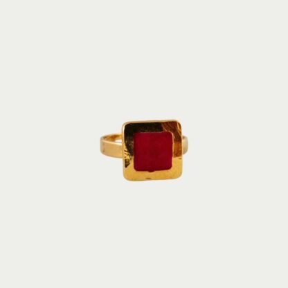 Bague métal doré et laque rouge