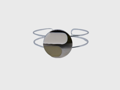 bracelet blanc et beige