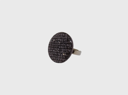 bague avec des paillettes