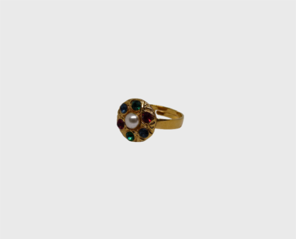 bague multicolore avec perle blanche