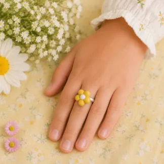 bague enfant fleur jaune et blanche