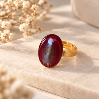 Bague ovale rouge et dorée Grenadine réalisée à partir d'un ancien bouton