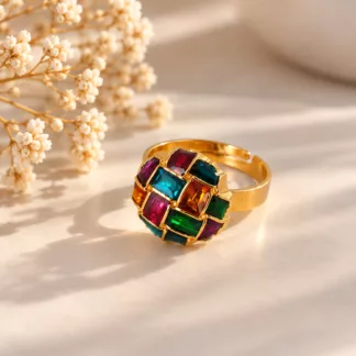 Bague multicolore dorée Arlequin créée à partir d'un ancien bouton
