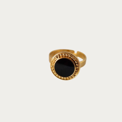 bague noire et dorée