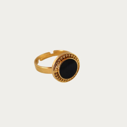 bague noire et dorée