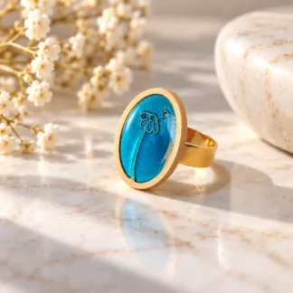 Bague fleur bleue Beaucoup, à la folie, avec ancien bouton ovale et bordure dorée