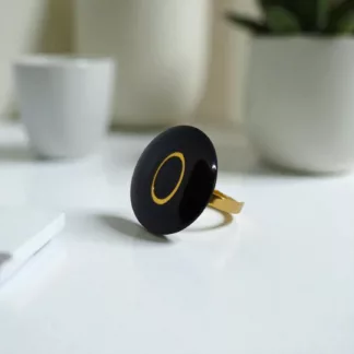 bague noire et or