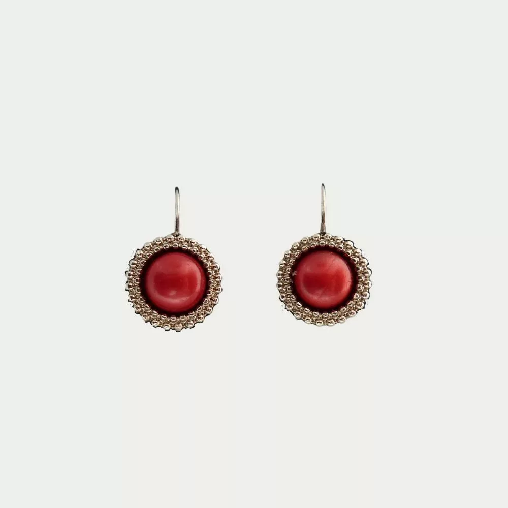 boucles d'oreilles rouges et argentées