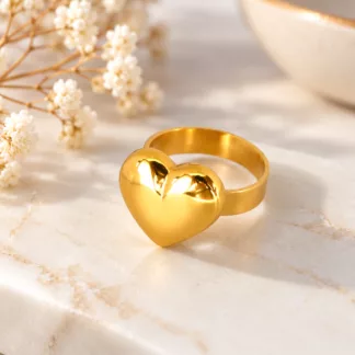 Bague cœur doré créée à partir d'un ancien bouton, anneau ajustable.