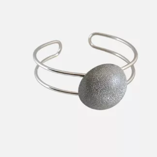 bracelet argenté élégance intemporelle